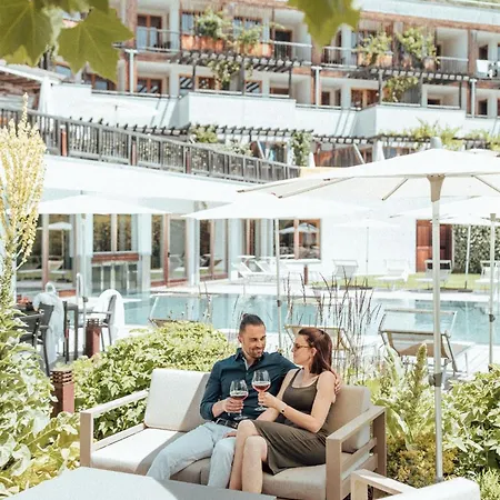 Biohotel Theiner's Garten 4* לאנה
