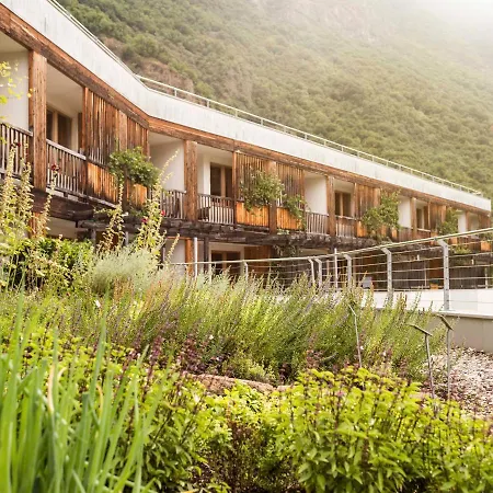 Biohotel Theiner's Garten 4* לאנה
